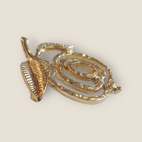 Vintage Sarah Coventry Gold Tone Hammered Apple Brooch Signed - Picture 6 of 8